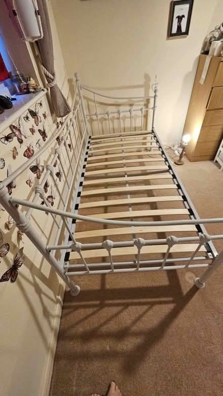 Photo of free Day bed (GU11) #1