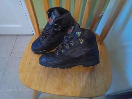 Photo of free Walking Boots - Size 5 (Havant PO9) #4