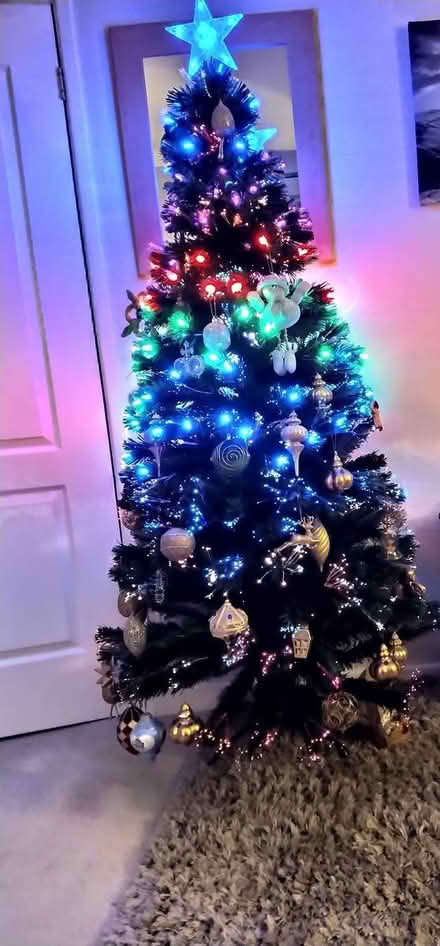 Photo of free Large pre lit Xmas tree (Atherstone) #1