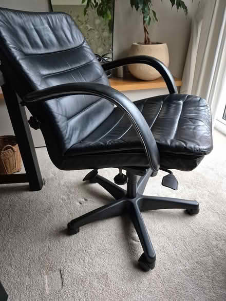 Photo of free Faux leather office chair (Teddington TW11) #3