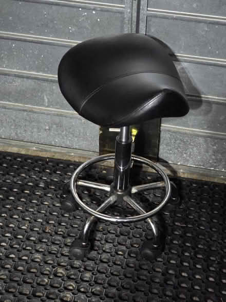 Photo of free Swivel Stool Beauty Hairdresser (SG2) #1