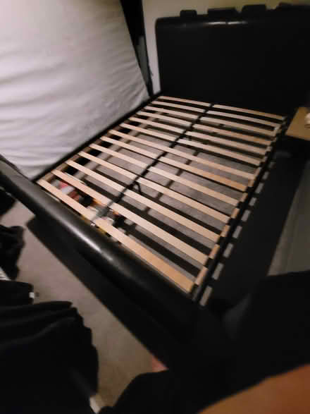 Photo of free King size bed (Sheffield Lowedges S8) #1