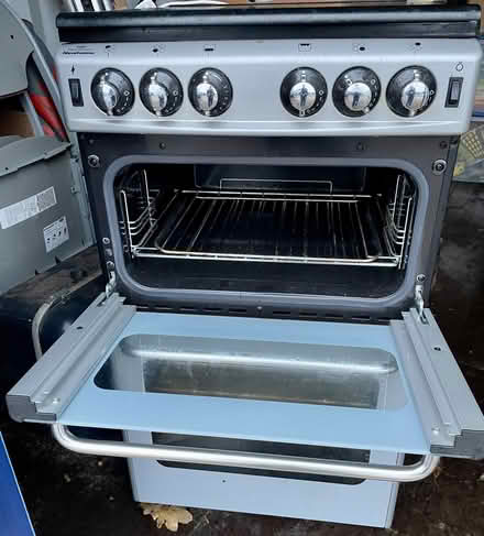 Photo of free Gas oven (IP5) #3