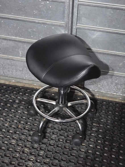 Photo of free Swivel Stool Beauty Hairdresser (SG2) #2
