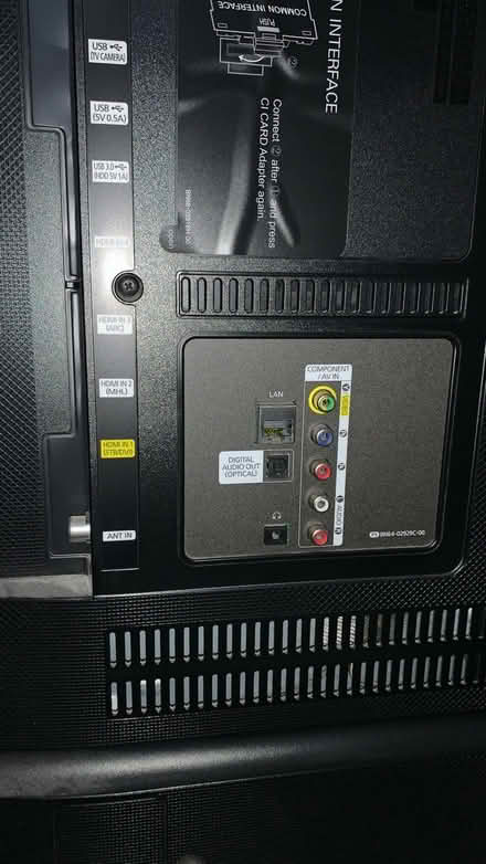 Photo of free Spares or repair 4K Samsung tv (Bridlington YO16) #4