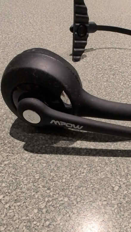 Photo of free Bluetooth headset (James & Kent) #2