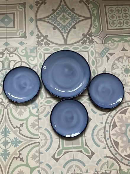 Photo of free 1 dinner plate and 3 side plates. Blue. (Dunston S41) #1