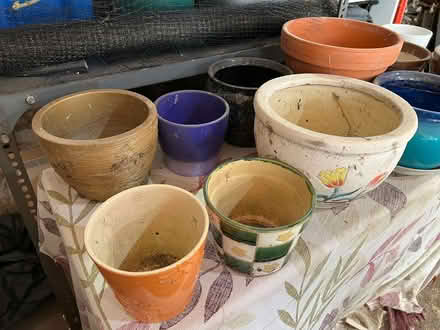 Photo of free decorative ceramic plant pots (Guiseley LS20) #3