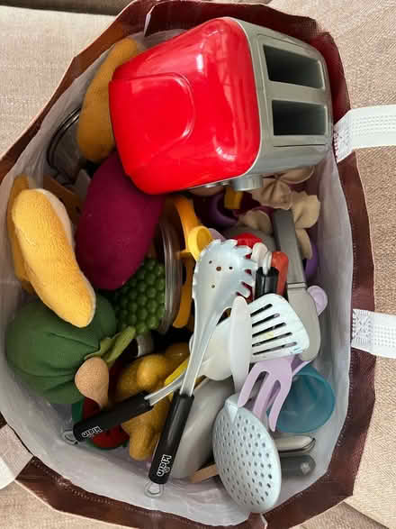 Photo of free Toy kitchen (Woodley) #4