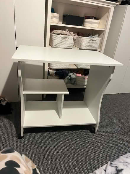 Photo of free White desk (Chessington Surrey) #1