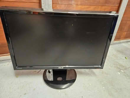 Photo of free ASUS VH222 Monitor (Bowness on Windermere LA23) #1