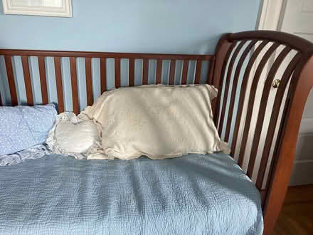 Photo of free toddler bed/crib (Close to el Camino Burlingame) #3