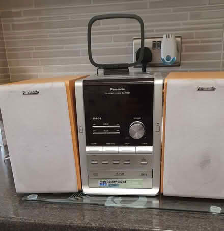 Photo of free cd/tape/radio digital mini system. (Hay Mills B25) #3