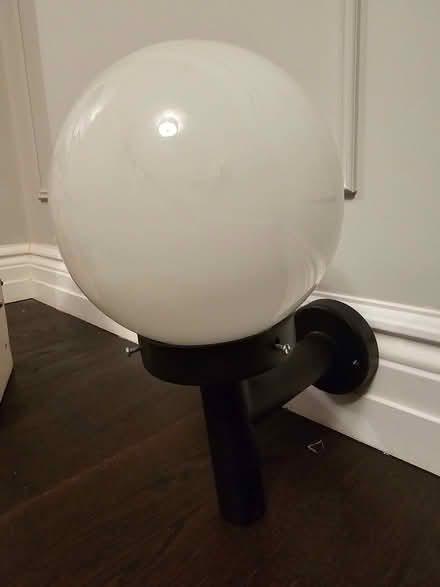 Photo of free Outdoor light (Lower Morden SM3) #1
