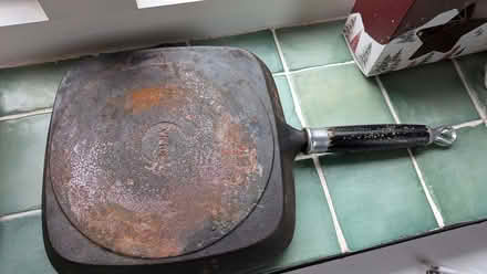 Photo of free Cast iron grill pan. Needs seasoning and TLC (Beverstone GL8) #2