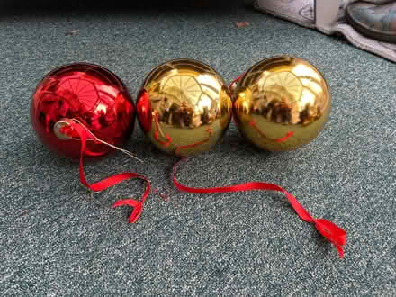 Photo of free 3 large xmas bubbles 15cm (Bitton) #1