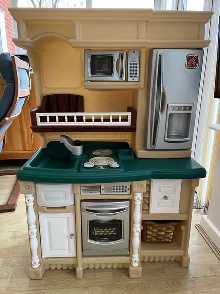 Photo of free Toy kitchen (Woodley) #1
