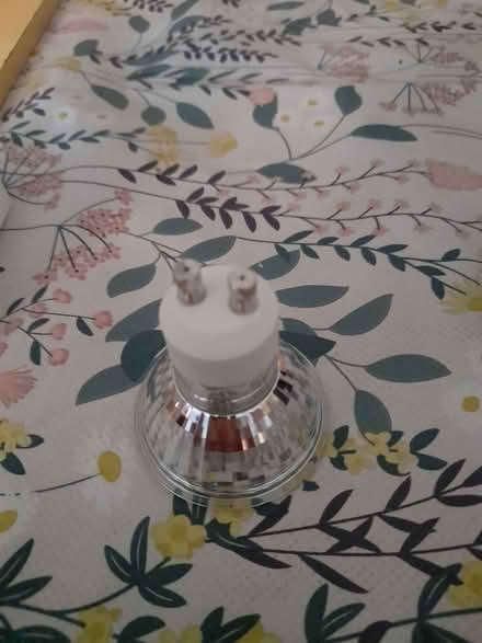 Photo of free SPOTLIGHT BULBS GU10 Halogen 6 off (SN1 old town swindon) #2