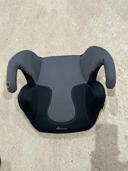 Photo of free Grey booster seat (Harpenden AL5) #1
