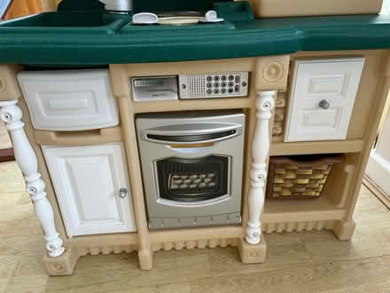 Photo of free Toy kitchen (Woodley) #3