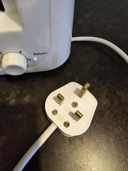 Photo of free Toaster (IG3 8EX) #4