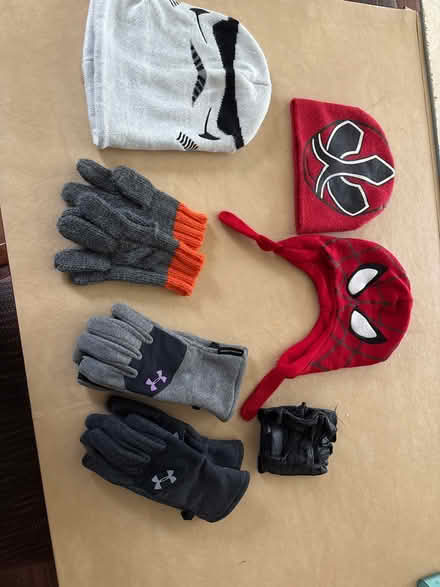 Photo of free Kids hats and gloves (Langhorne) #1