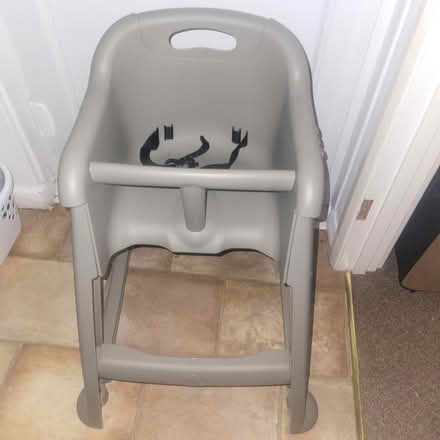 Photo of free High chair (Se25) #1