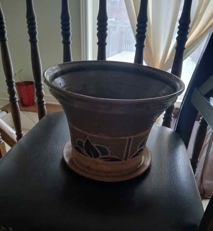 Photo of free Plant pot (barrhaven) #1