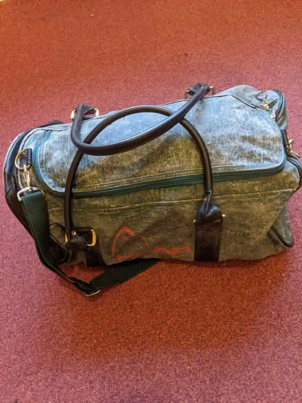 Photo of free Holdall / Sports Bag (Banstead SM7) #1