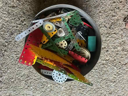 Photo of free Tin full of Meccano bits (Thrupp) #1