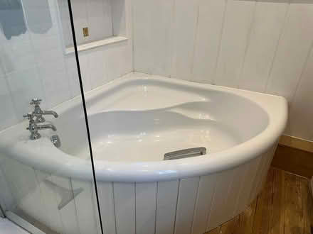 Photo of free White Corner Bath (TN36) #2