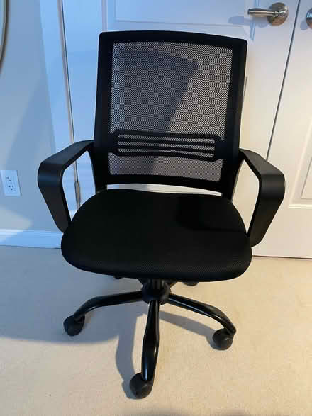 Photo of free Black office desk chair (Old Town North; 501 Slaters LN) #1