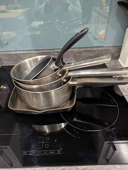Photo of free Random pots + skillet style pan (Mudeford) #1