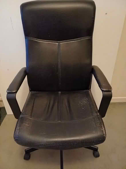 Photo of free Executive office chair (Montreal Park TN13) #1