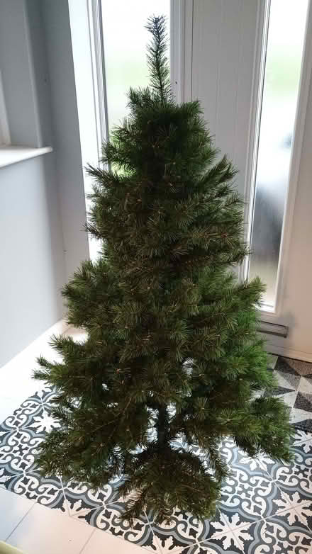 Photo of free 5 foot fake Christmas tree (Marishes YO17) #1