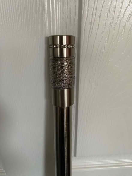 Photo of free Extendable curtain pole (Wellington East District Ward TA21) #2