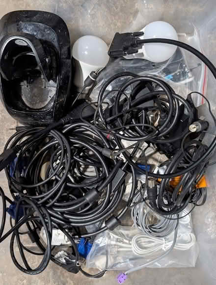 Photo of free Bunch of cables (Kennington OX1) #1