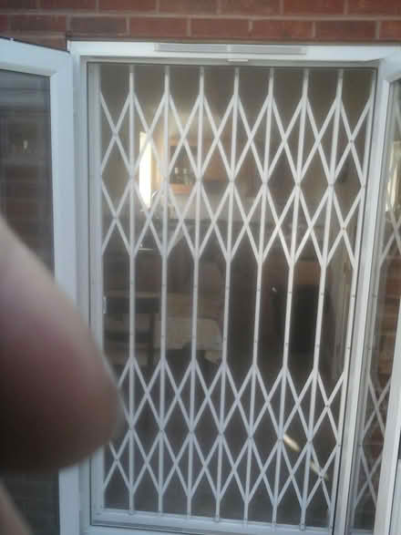 Photo of free retractable security screen (Quinton B68) #1