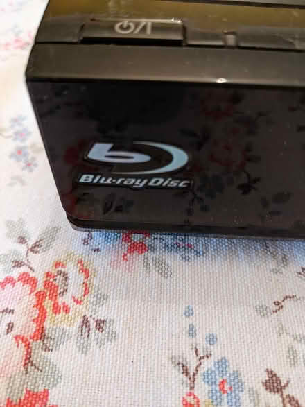 Photo of free Blueray DVD player (Throop) #1
