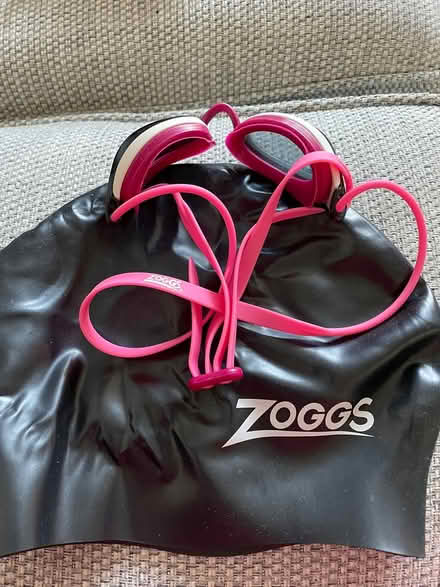 Photo of free Goggs swimming hat and goggles (Mackworth Derby) #1