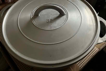 Photo of free Large 'Dutch Pot' (Selhurst SE25) #2