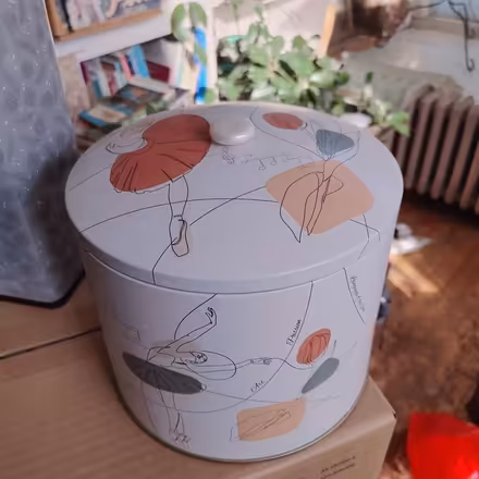 Photo of free Seasonal Tins (Trinity Bellwoods) #3