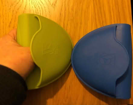 Photo of free 2 x silicone oven mitts (Stoke Gifford BS34) #1