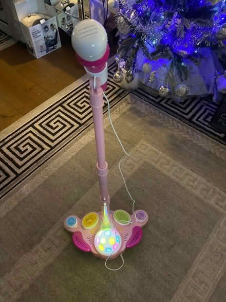 Photo of free Child’s microphone (SM6 Hackbridge) #1
