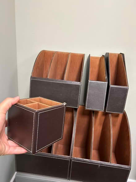 Photo of free Magazine files and stationery pot (w2 2es) #3