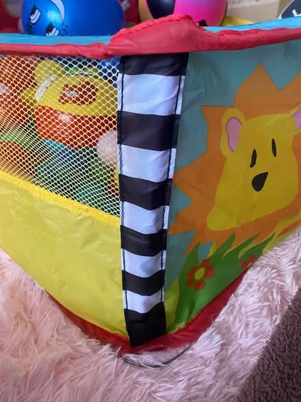Photo of free Ball pit with balls - READ (Bromley BR2 9.) #3