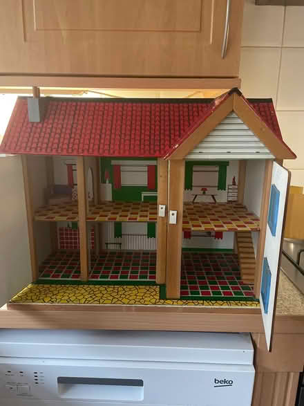 Photo of free Dolls house (Newbury - RG14) #1
