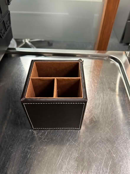 Photo of free Magazine files and stationery pot (w2 2es) #2