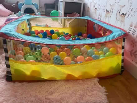 Photo of free Ball pit with balls - READ (Bromley BR2 9.) #2