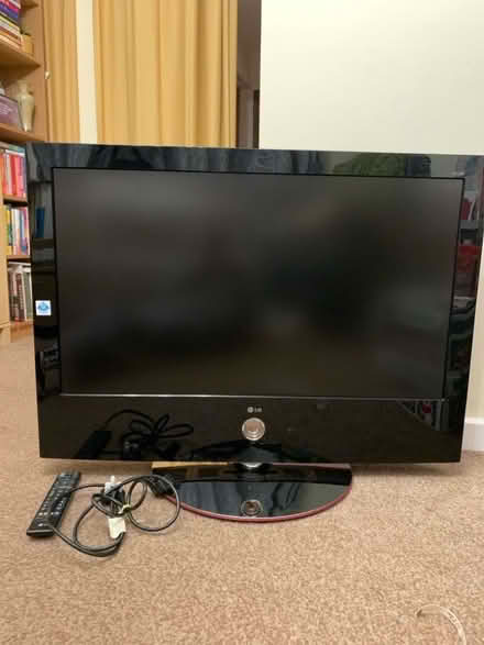 Photo of free LG Full HD TV (made 2008) 37” screen (Shinfield RG2) #1